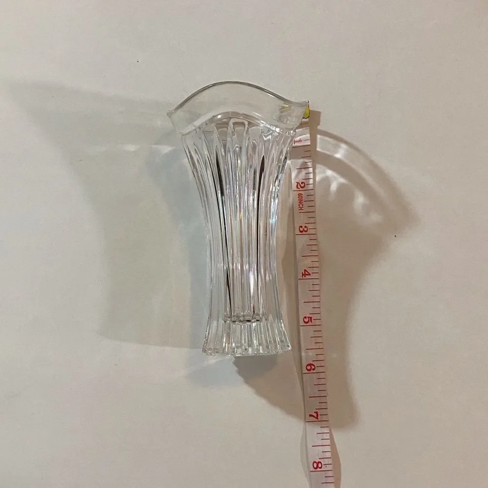 Vintage Elegant Clear Glass Flower Vase - Picture 5 of 8